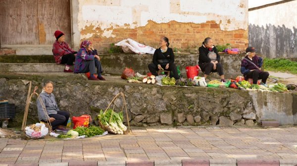 90后UP主5年走访上千个村镇，发现“进城”的观念变了