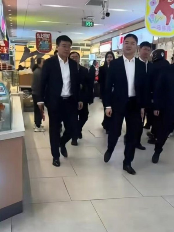 刘强东空降哈尔滨视察市场，京东要在东北动真格了？