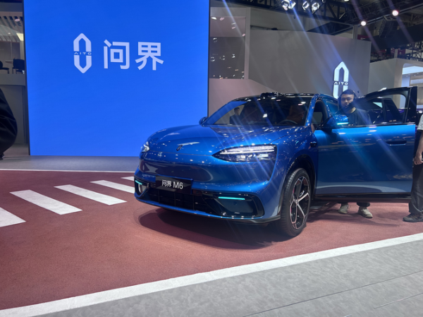 盈亏悬殊！10家A股车企半年业绩预告：乘用车普遍承压，商用车龙头净利暴增超1200%